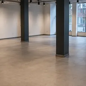 Local commercial — fin de chantier après nettoyage