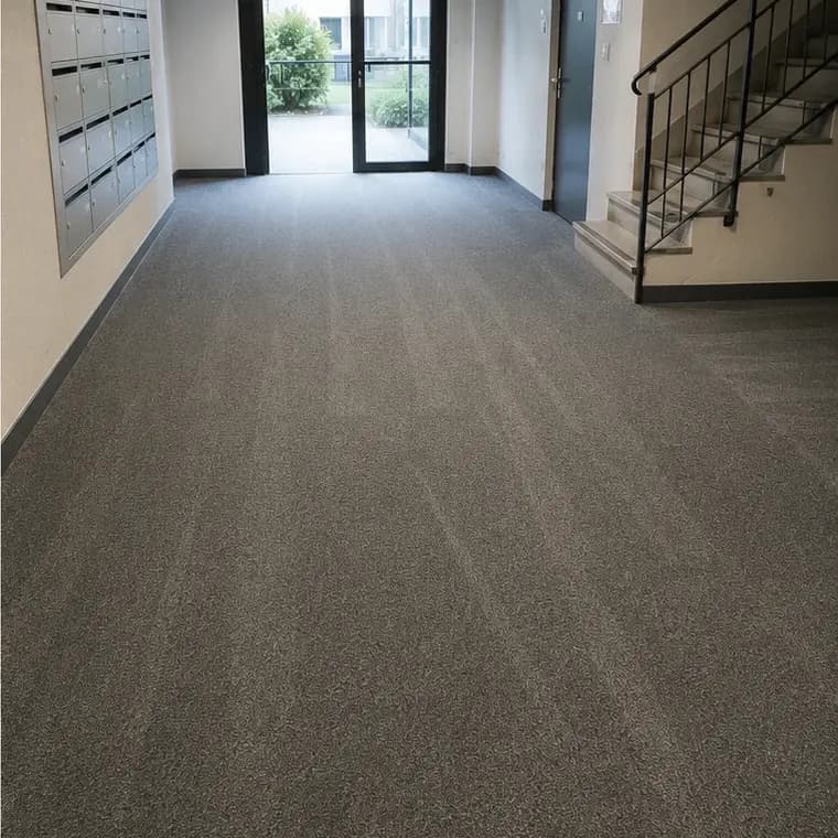 Hall de copropriété après nettoyage