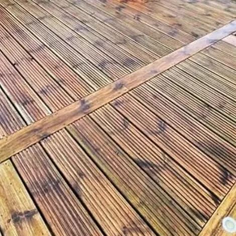 Terrasse en bois après nettoyage